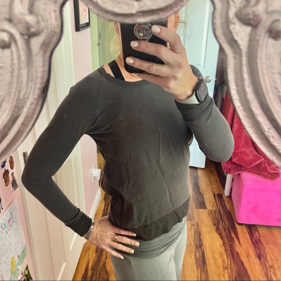 EUC Cut-Out long sleeved beautiful boat neck - Picture 3 of 11